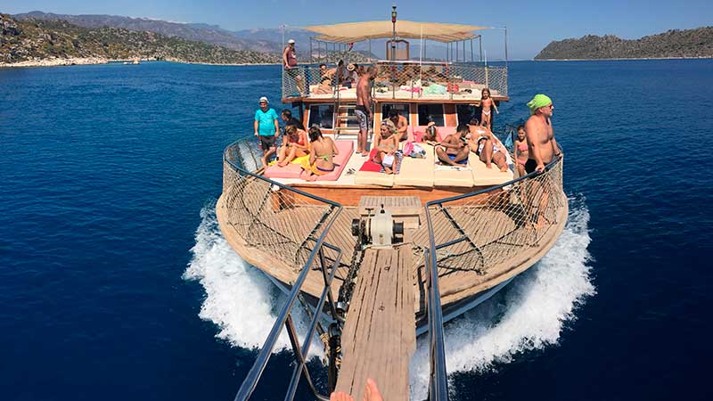 Akdeniz’in Eşsiz Güzelliklerini Keşfedin: Kordon Boat Tour ile Unutulmaz Bir Tekne Turu